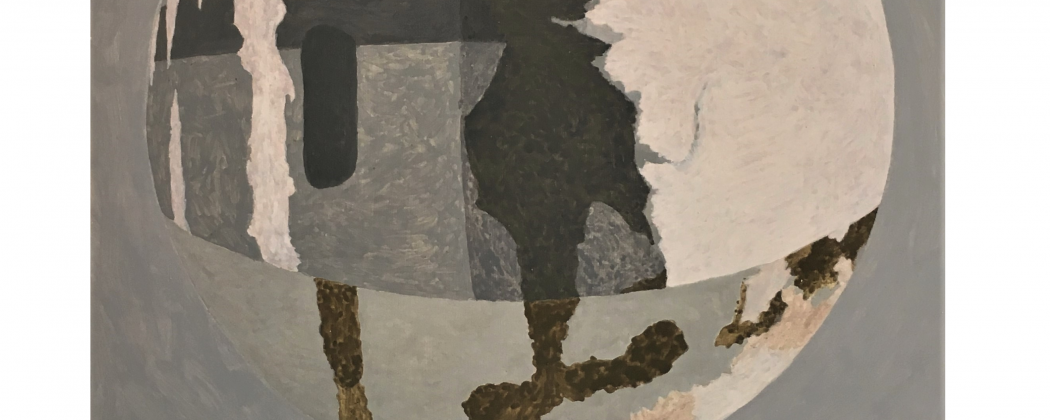 plakat promujący wystawę Kacpra Ziółkowskiego pod tytułem piękna ciemność. Na białym tle, widzimy obraz abstrakcyjny utrzymany w kolorach szarości.