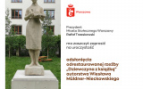 zaproszenie, po lewej stronie zdjęcie rzeźby z szarego kamienia przedstawiające kobietę z książką. Po prawej litery na białym tle